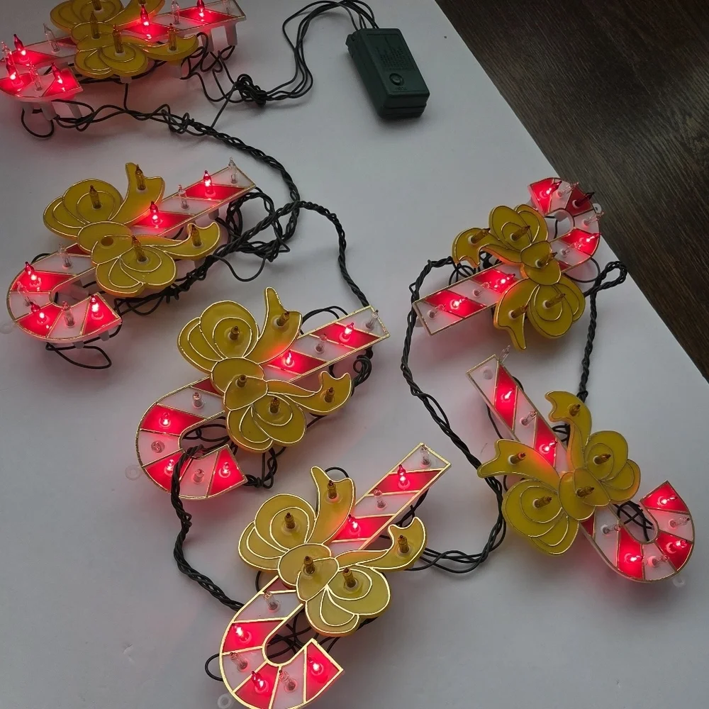 Grandelite Co.Festive Candy Cane String Lights